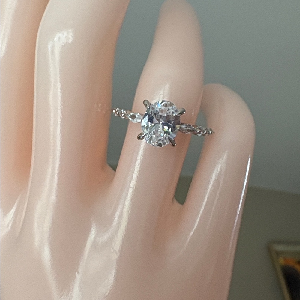 Oval Brilliant 3.00 ct Lab Created White Topaz Sterling Solitaire Ring size 6.75 - Picture 10 of 13